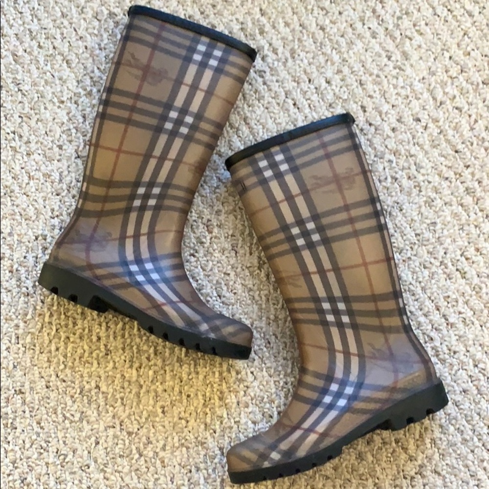 Burberry rainboots size 6